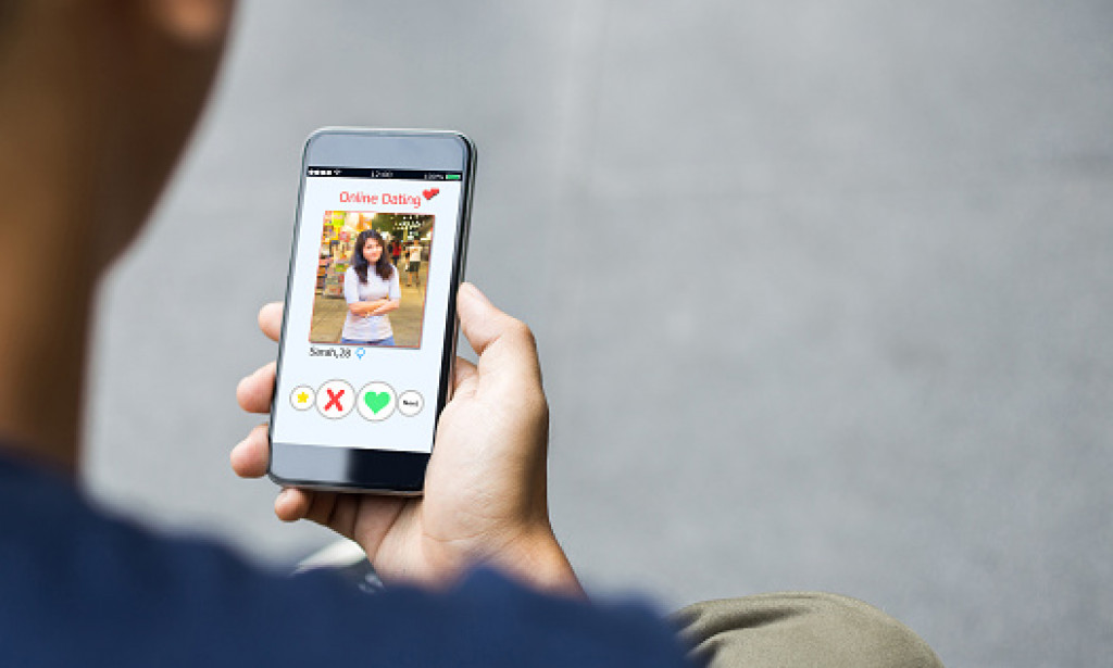 10 Ways To Woo A Woman and get her attention