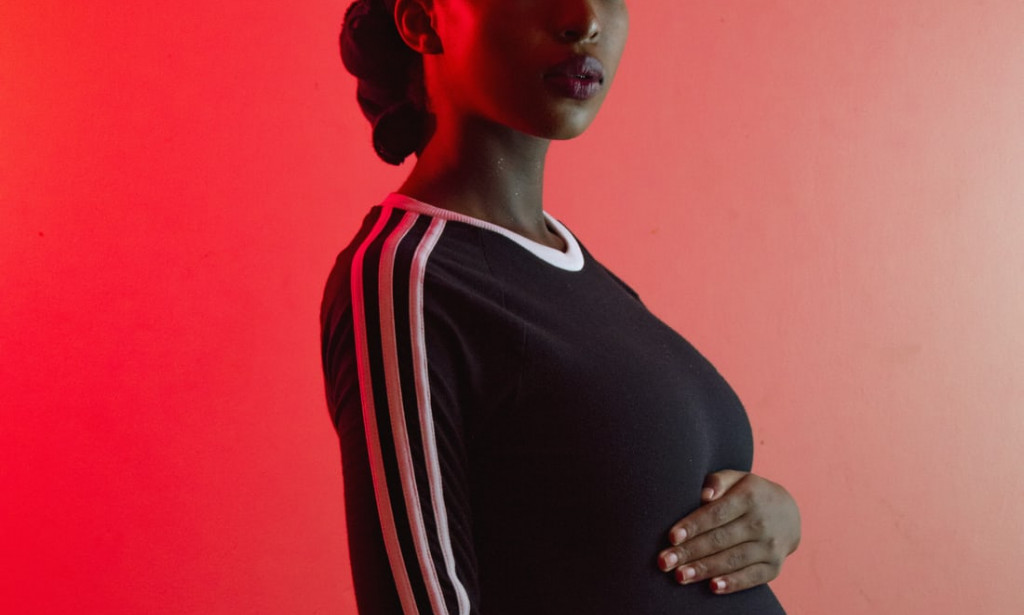 Karen Nyamu shows off baby bump.