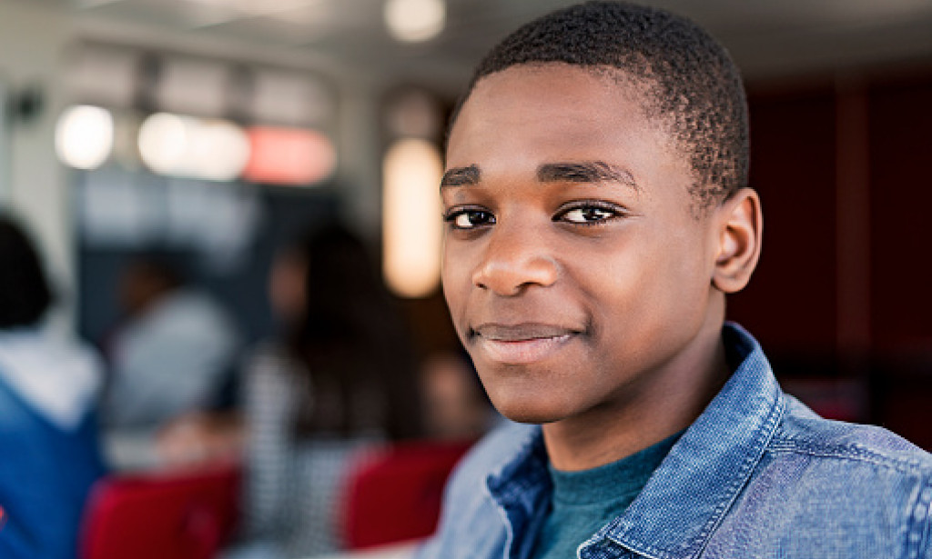 RICH KID: 7-YEAR-OLD BOY LOOKING AFTER HIS FAMILY OUT OF HIS ART TALENT