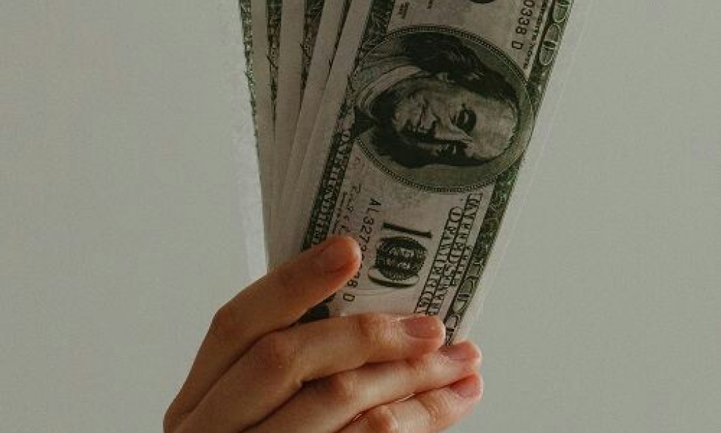 Want to Make Money From Your Photos? Here Are Top 6 Sites That Pay You for Your Photos