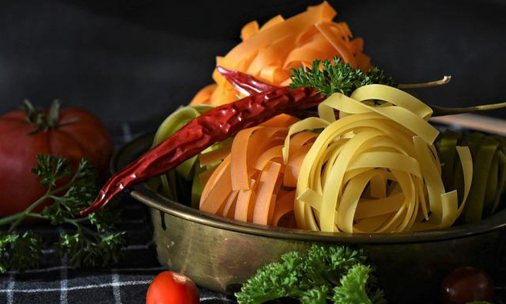 What foods benefit the heart and how does it weaken?