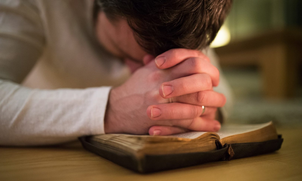 How to say prayer for hours without loosing focus