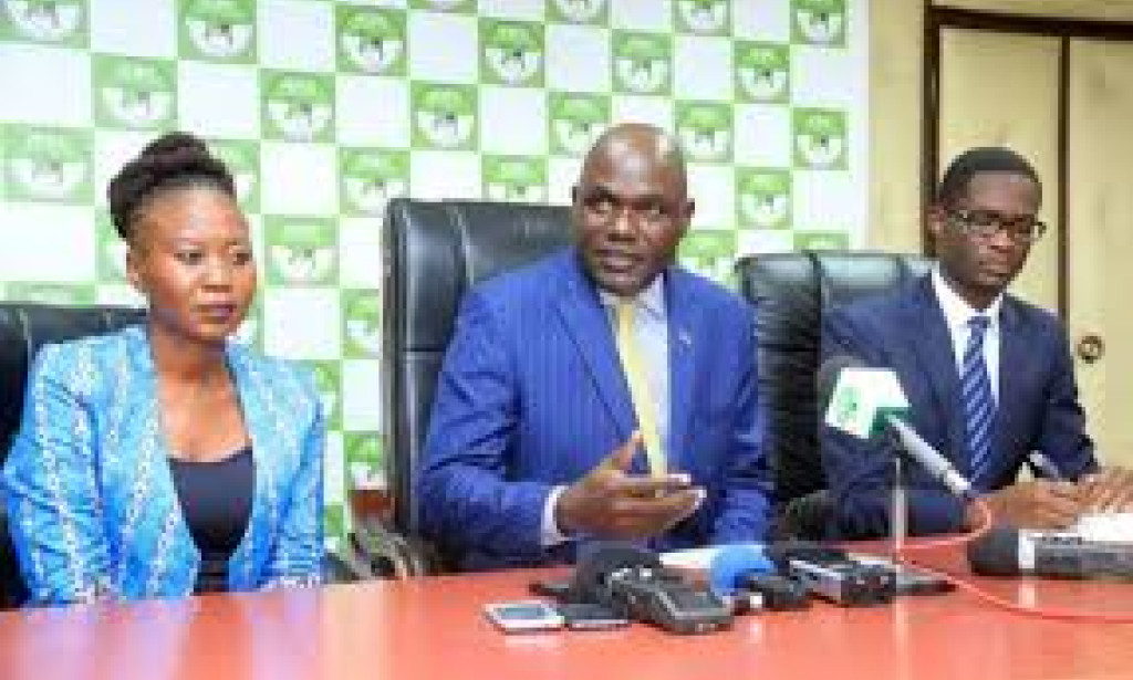 IEBC Commissioner Sends Deadly Warning To President Ruto And Uhuru Kenyatta As Azimio Protects Take Over The City With Smoke Seen Everywhere