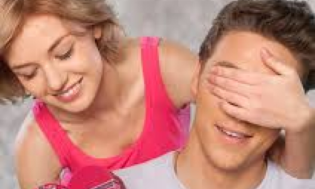 A Girl that truly loves you: five things she does to show it