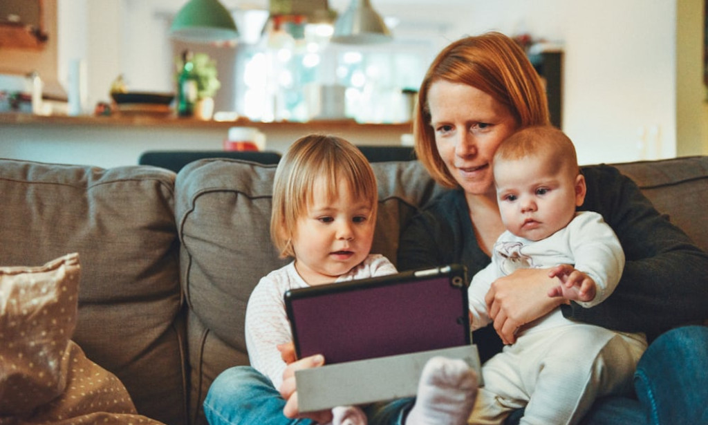 Overworked and Overwhelmed? Time Management for Working Moms with Active Kids