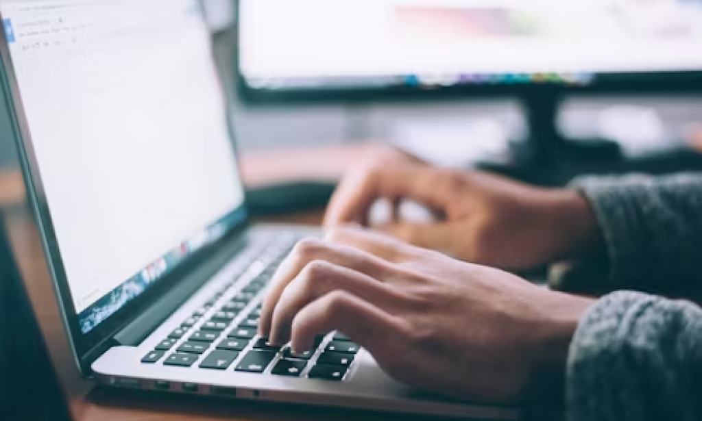 HOW TO WRITE A COMPELLING BLOG POST