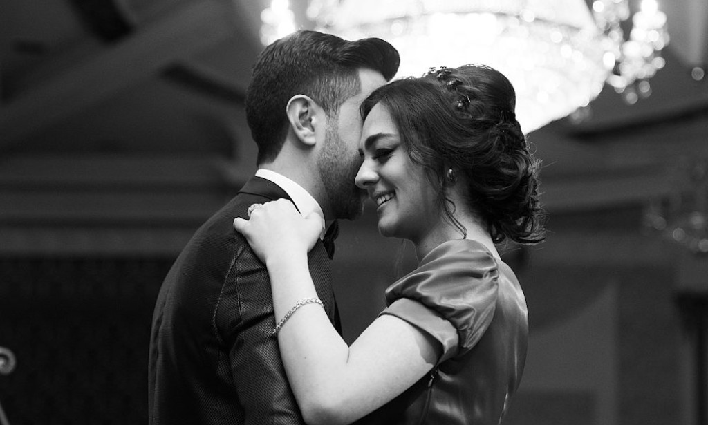 THE TRAGIC OF A BEAUTIFUL COUPLE IN PARADISE!