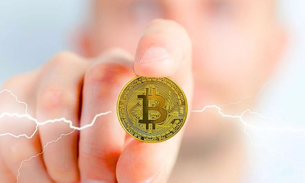 Bitcoin Drops to $82,000 Amid Macro Concerns; What's Wrong with the Crypto Market Today?