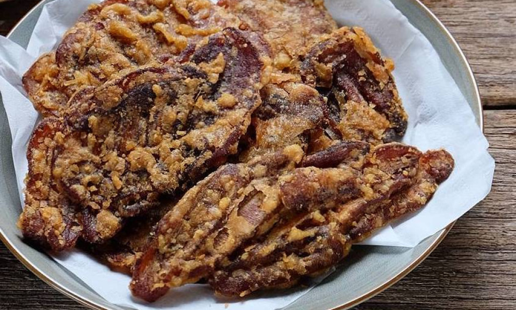 “Sweet Sun-Kissed Delight: How to Make Traditional Pacitan Pisang Sale”