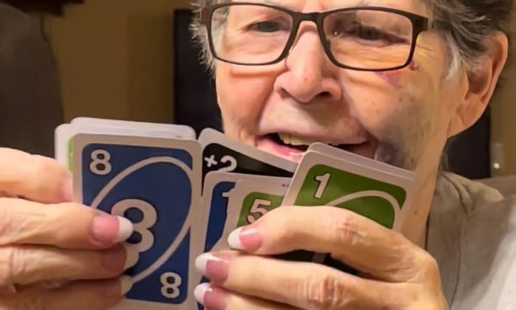 Play UNO to divert the fear of stage four cancer